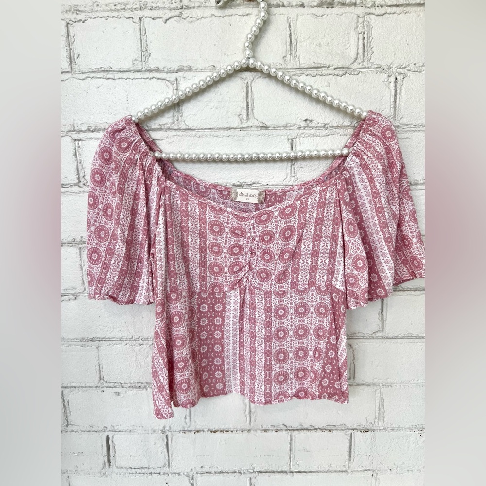 LIKE NEW Altar’d State Pink and White Flutter Sleeve Babydoll Blouse, Size XS